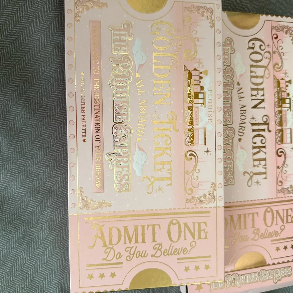 P. Louise Golden Ticket Highlighter Palette from the 2024 Advent Calendar Day 1 - Picture 4 of 5